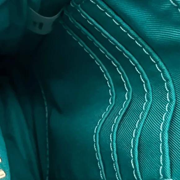 Tory Burch Teal Leather Crossbody Phone Bag - Picture 7 of 7